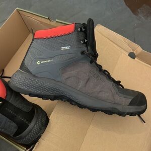 Keen Men's Men's Explore Waterproof Hiking Boots SZ 12